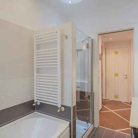 Aura - 2 Bedrooms シルミオーネ