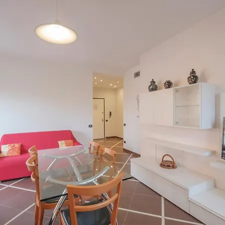 Aura - 2 Bedrooms アパート *