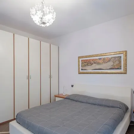 Aura - 2 Bedrooms *